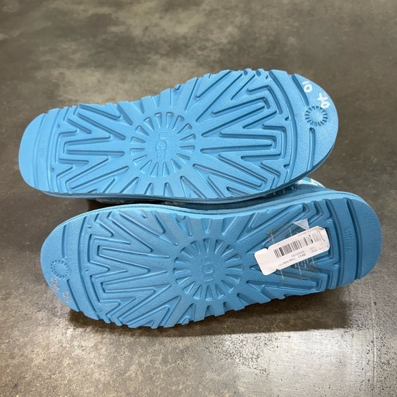 UGG Neumel Heritage Tasman Blue Fog Quilted Shearling Boots - Picture 11 of 12